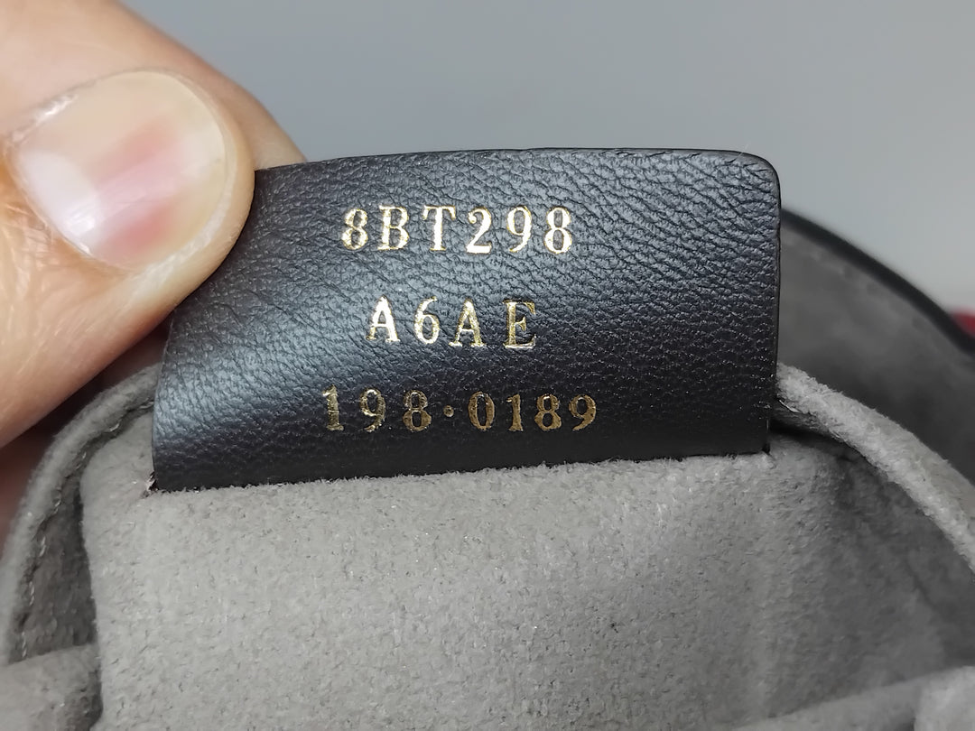 Fendi FF 1974 embossé Cuir Mon Tresor Bucket Sac
