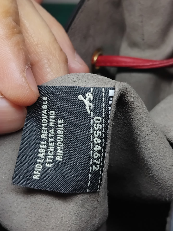 Fendi FF 1974 embossé Cuir Mon Tresor Bucket Sac
