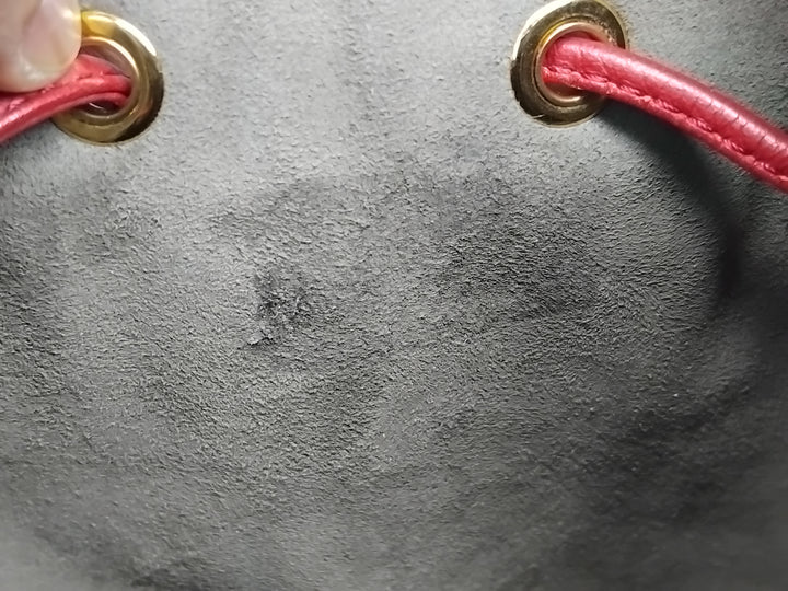 Fendi FF 1974 embossé Cuir Mon Tresor Bucket Sac
