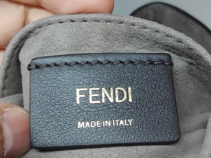 Fendi FF 1974 embossé Cuir Mon Tresor Bucket Sac