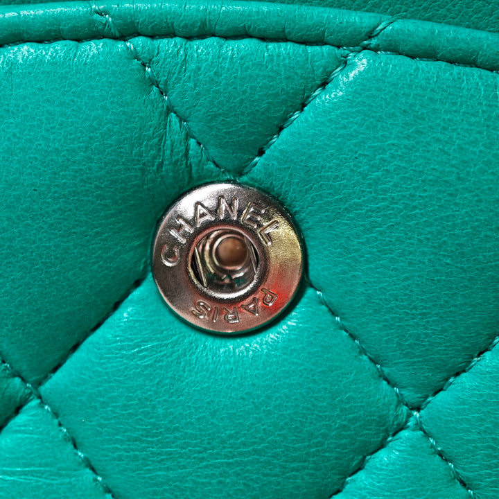 Chanel Medium Classic Cuir d’agneau Double rabat