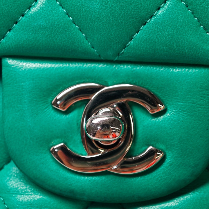 Chanel Medium Classic Cuir d’agneau Double rabat