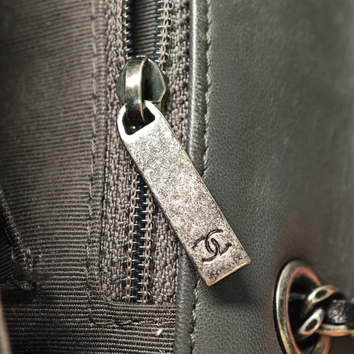 Chanel Paris Salzburg Medium Bicolor Matelassé Cuir d’agneau Tyrolean à rabat