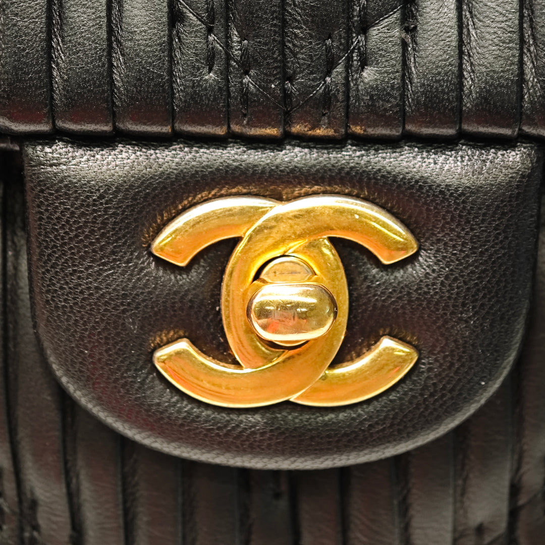 Chanel Medium Classic Chevron Cuir de veau Pleated Double rabat