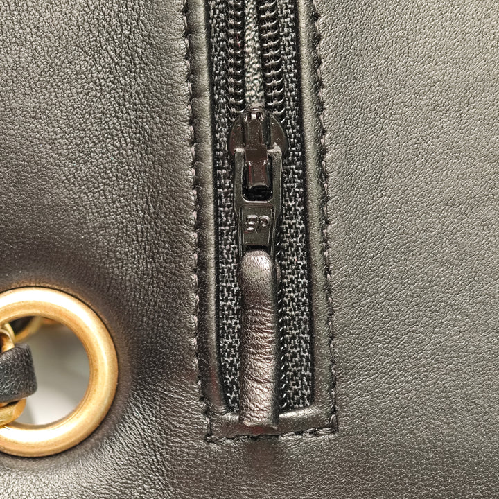 Chanel Medium Classic Chevron Cuir de veau Pleated Double rabat