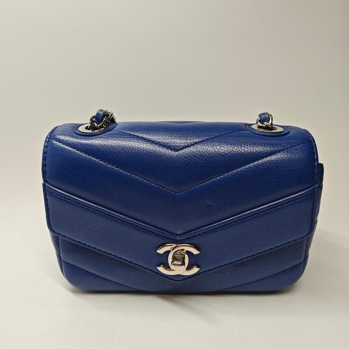 Chanel Mini Caviar Chevron Data Center Envelope à rabat