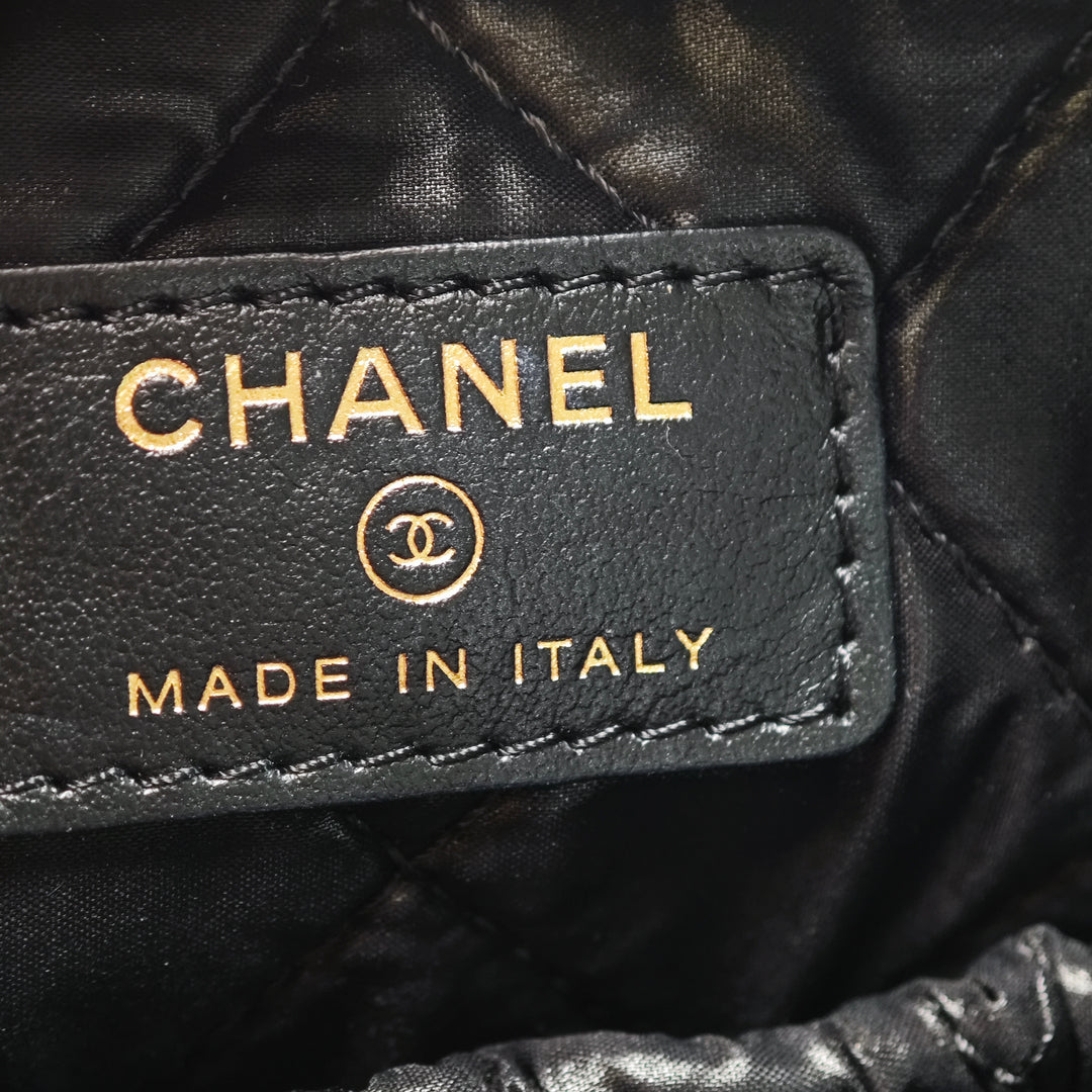 Chanel CC Matelassé Cuir verni Cosmetic Pochette
