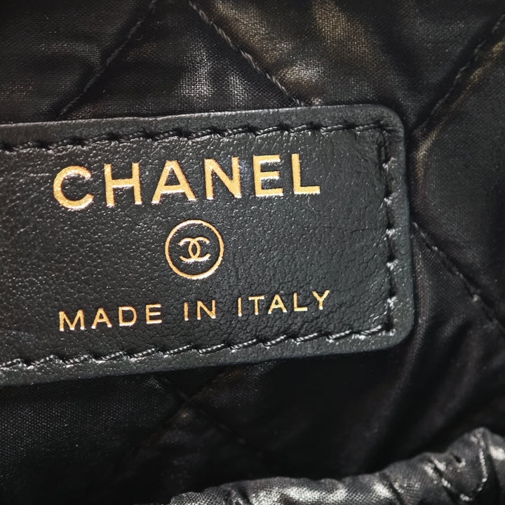 Chanel CC Matelassé Cuir verni Cosmetic Pochette