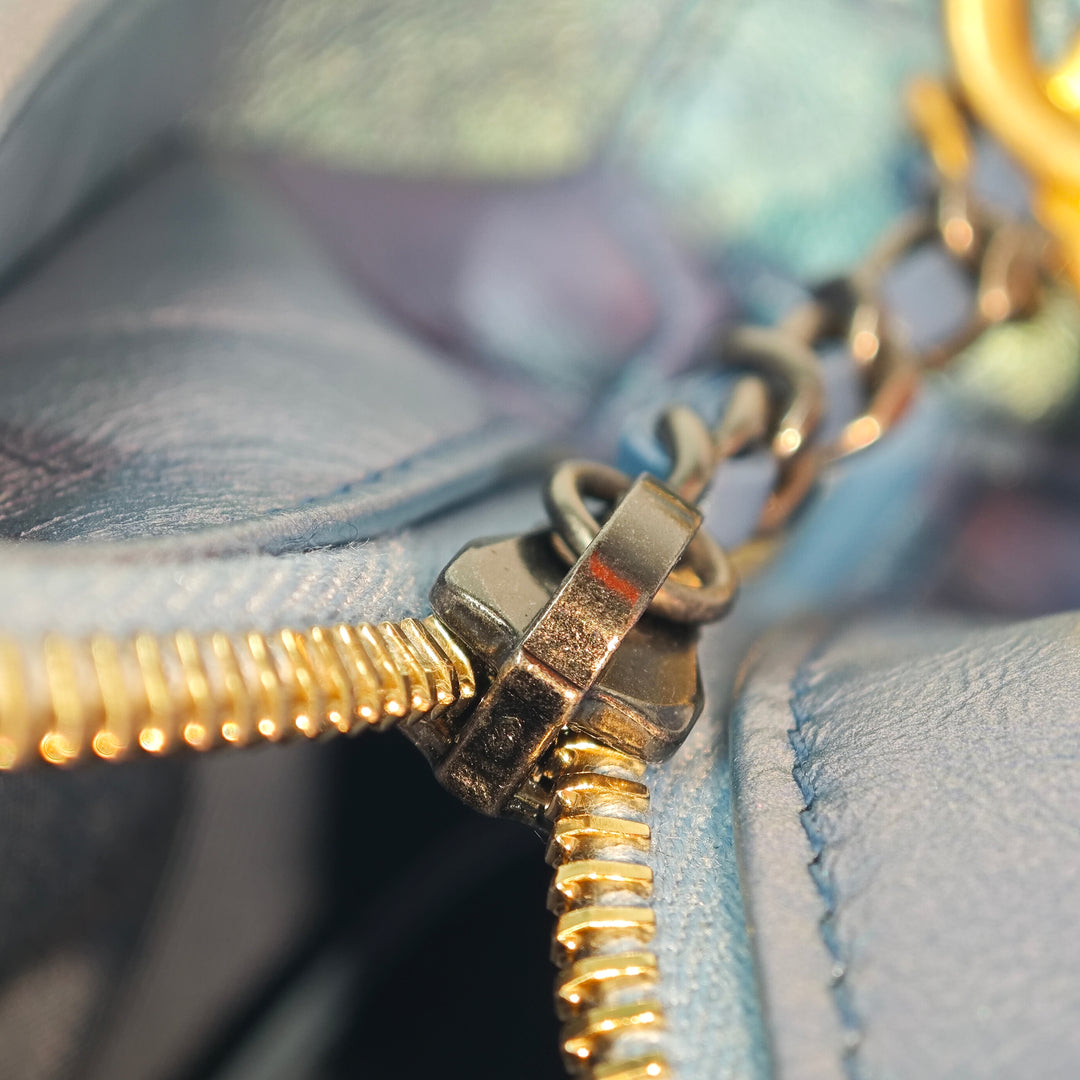 Chanel Medium Matelassé Iridescent Cuir d’agneau et Cuir de veau Gabrielle Hobo