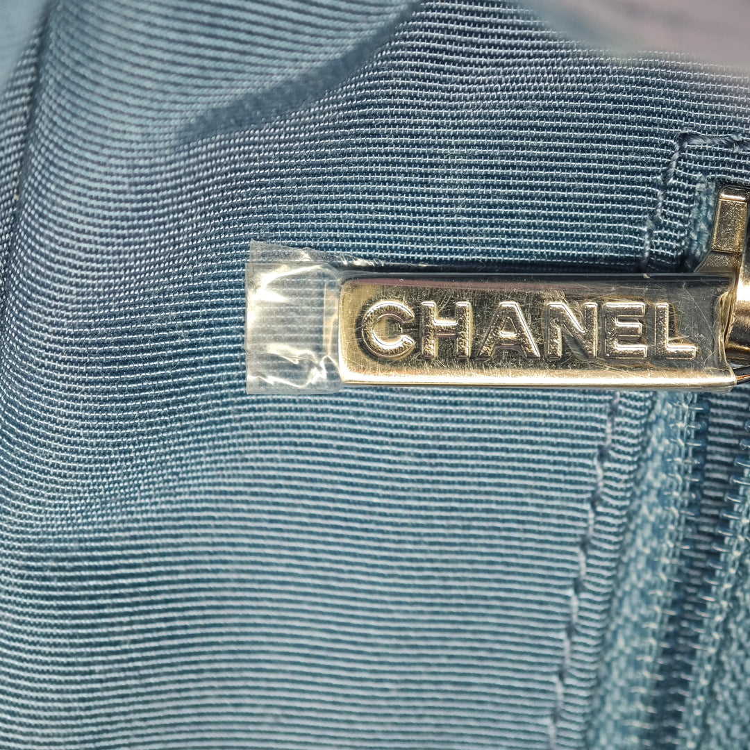 Chanel Medium Matelassé Iridescent Cuir d’agneau et Cuir de veau Gabrielle Hobo