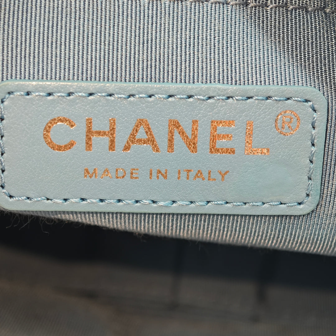Chanel Medium Matelassé Iridescent Cuir d’agneau et Cuir de veau Gabrielle Hobo