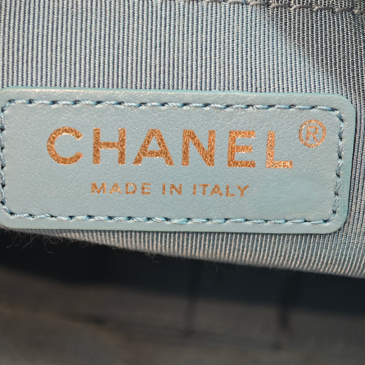 Chanel Medium Matelassé Iridescent Cuir d’agneau et Cuir de veau Gabrielle Hobo