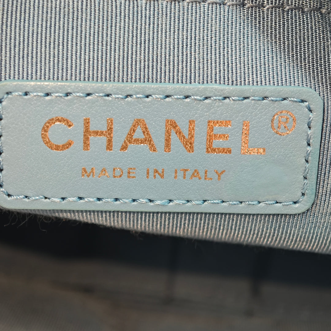 Chanel Medium Matelassé Iridescent Cuir d’agneau et Cuir de veau Gabrielle Hobo
