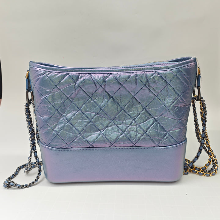 Chanel Medium Matelassé Iridescent Cuir d’agneau et Cuir de veau Gabrielle Hobo