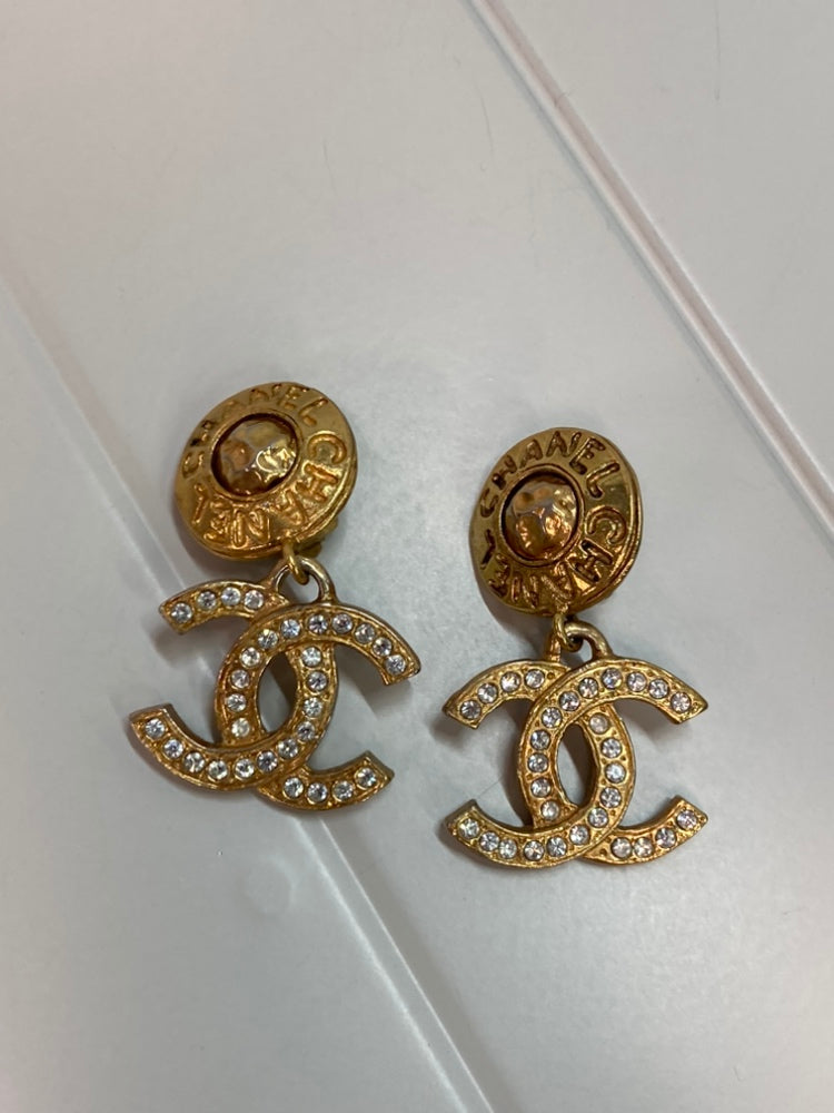 Chanel plaqué CC Strass pendantes Clip On Boucles d’oreilles