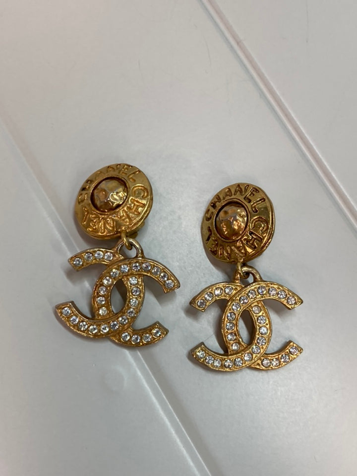 Chanel plaqué CC Strass pendantes Clip On Boucles d’oreilles