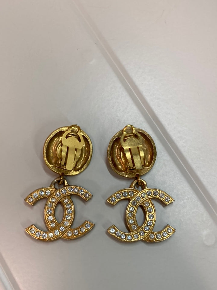 Chanel plaqué CC Strass pendantes Clip On Boucles d’oreilles