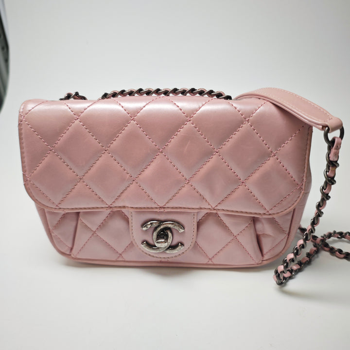 Chanel Mini Matelassé Metallic Cuir de veau Coco Pleats Chain à rabat