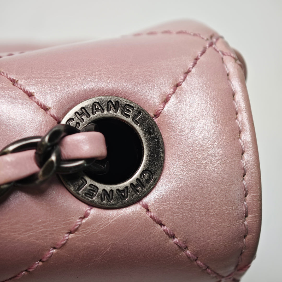 Chanel Mini Matelassé Metallic Cuir de veau Coco Pleats Chain à rabat