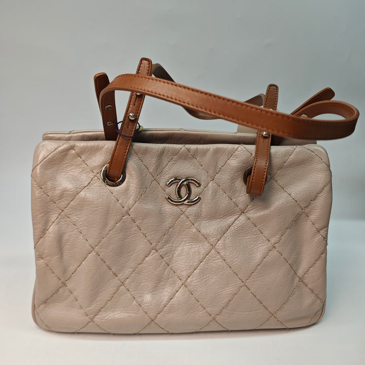 Chanel Glazed Cuir de veau On the Road Cabas