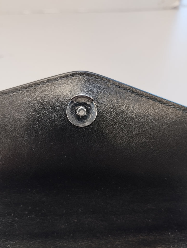 Prada Cuir de veau Envelope Pochette avec chaîne