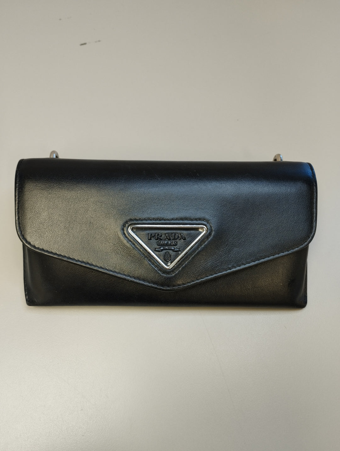 Prada Cuir de veau Envelope Pochette avec chaîne
