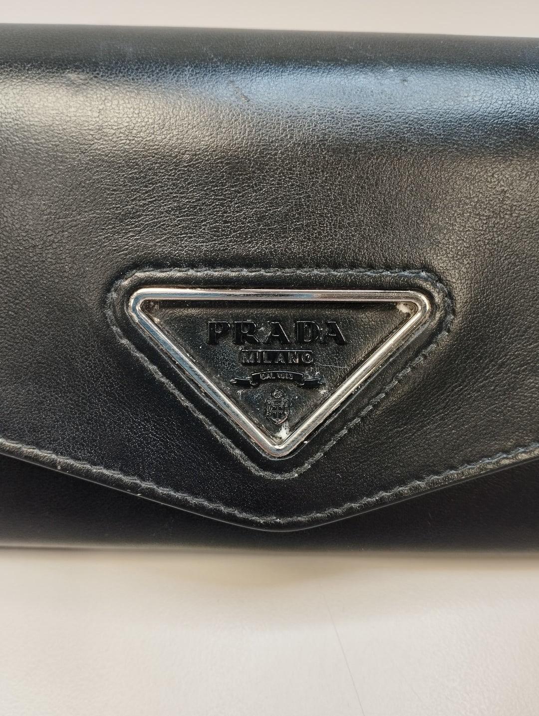 Prada Cuir de veau Envelope Pochette avec chaîne
