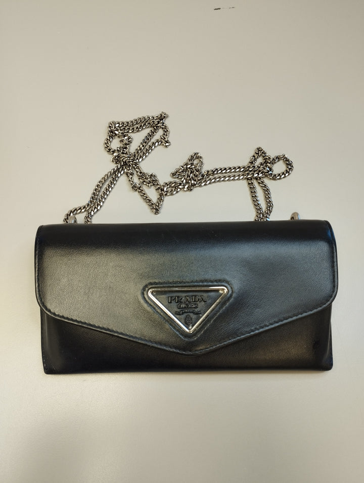 Prada Cuir de veau Envelope Pochette avec chaîne