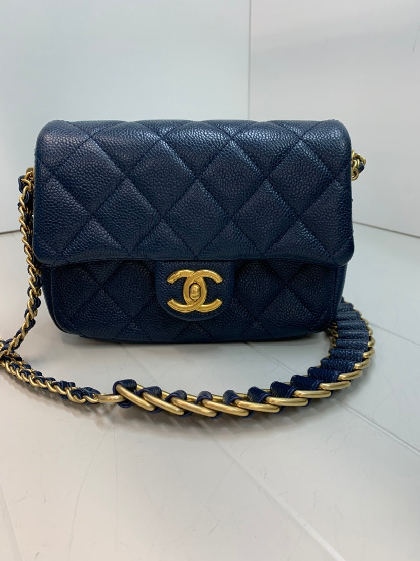 Chanel Mini Matelassé Caviar Chain Soul à rabat