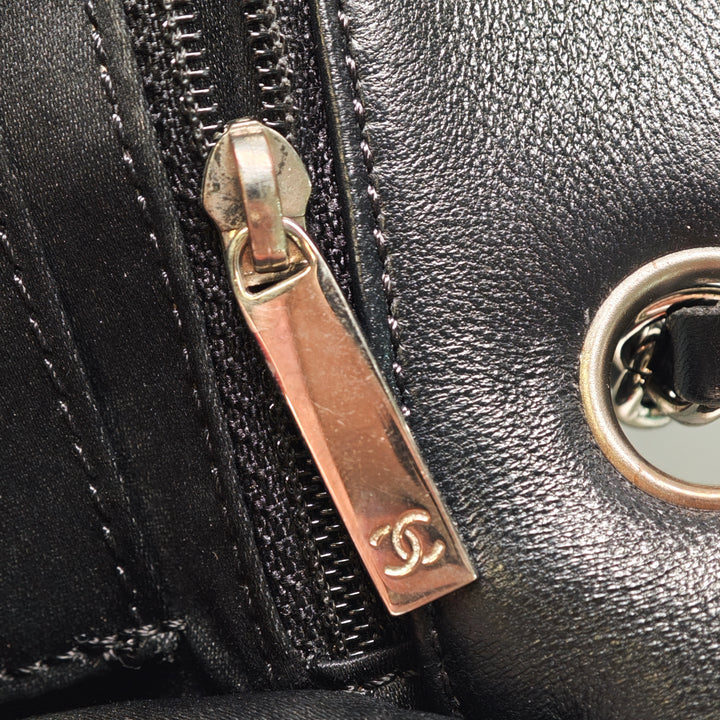 Chanel Medium Classic Cuir d’agneau Simple rabat