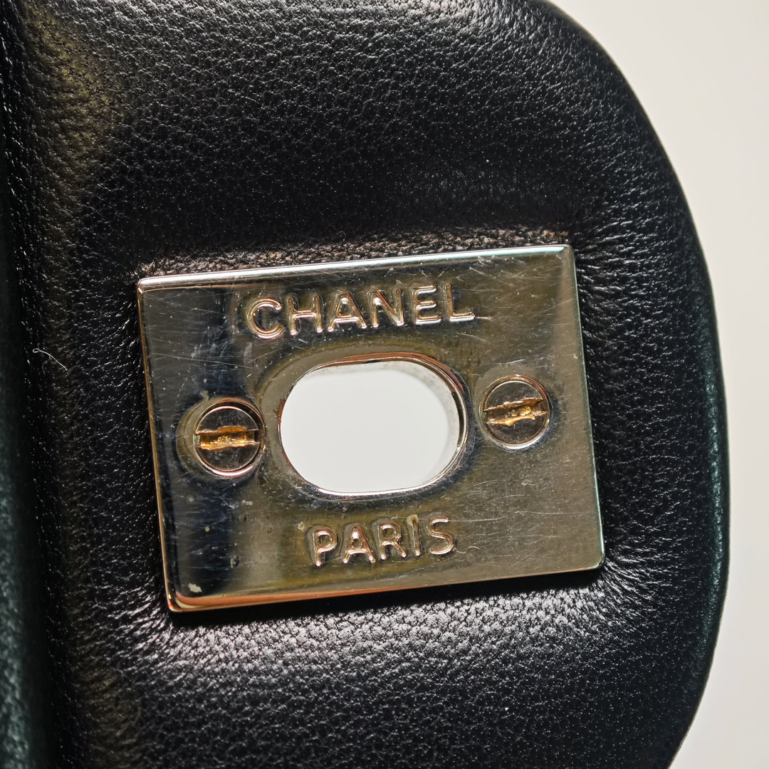 Chanel Medium Classic Cuir d’agneau Simple rabat