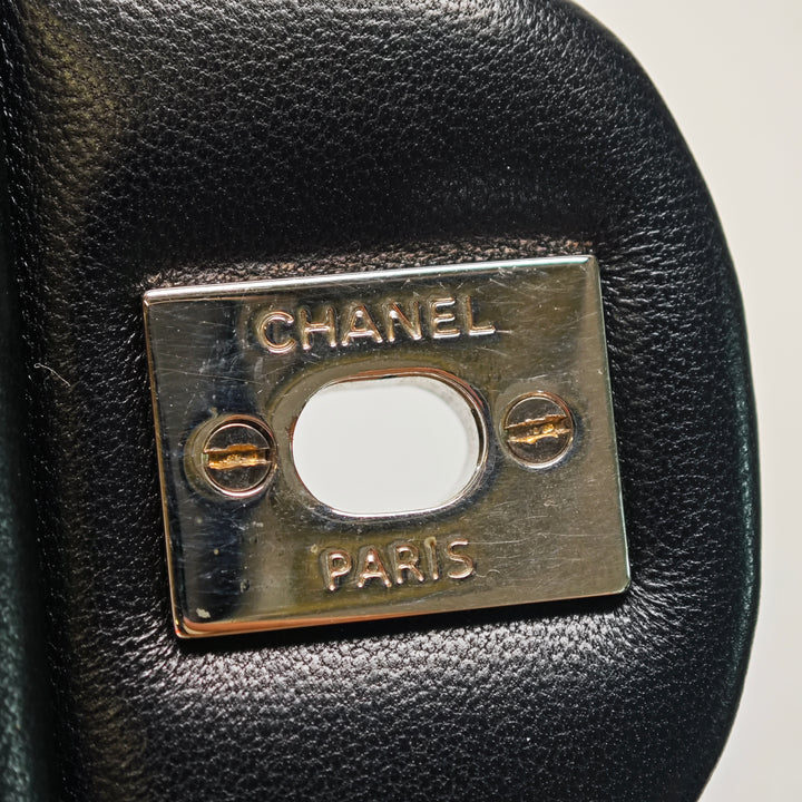Chanel Medium Classic Cuir d’agneau Simple rabat