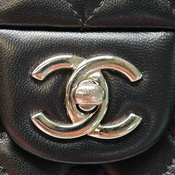 Chanel Medium Classic Cuir d’agneau Simple rabat