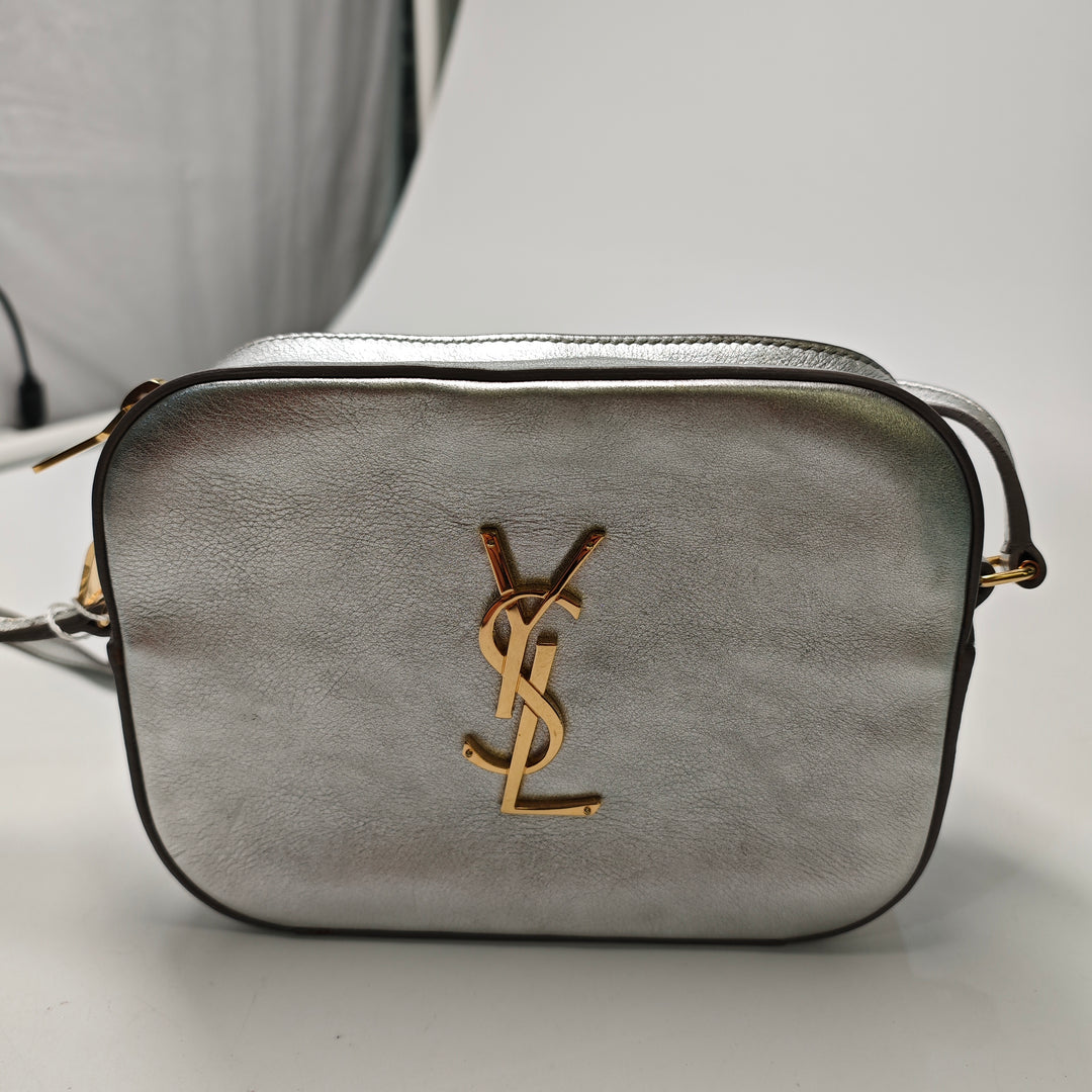 Saint Laurent Small Metallic Cuir de veau Classic Monogram Sac caméra