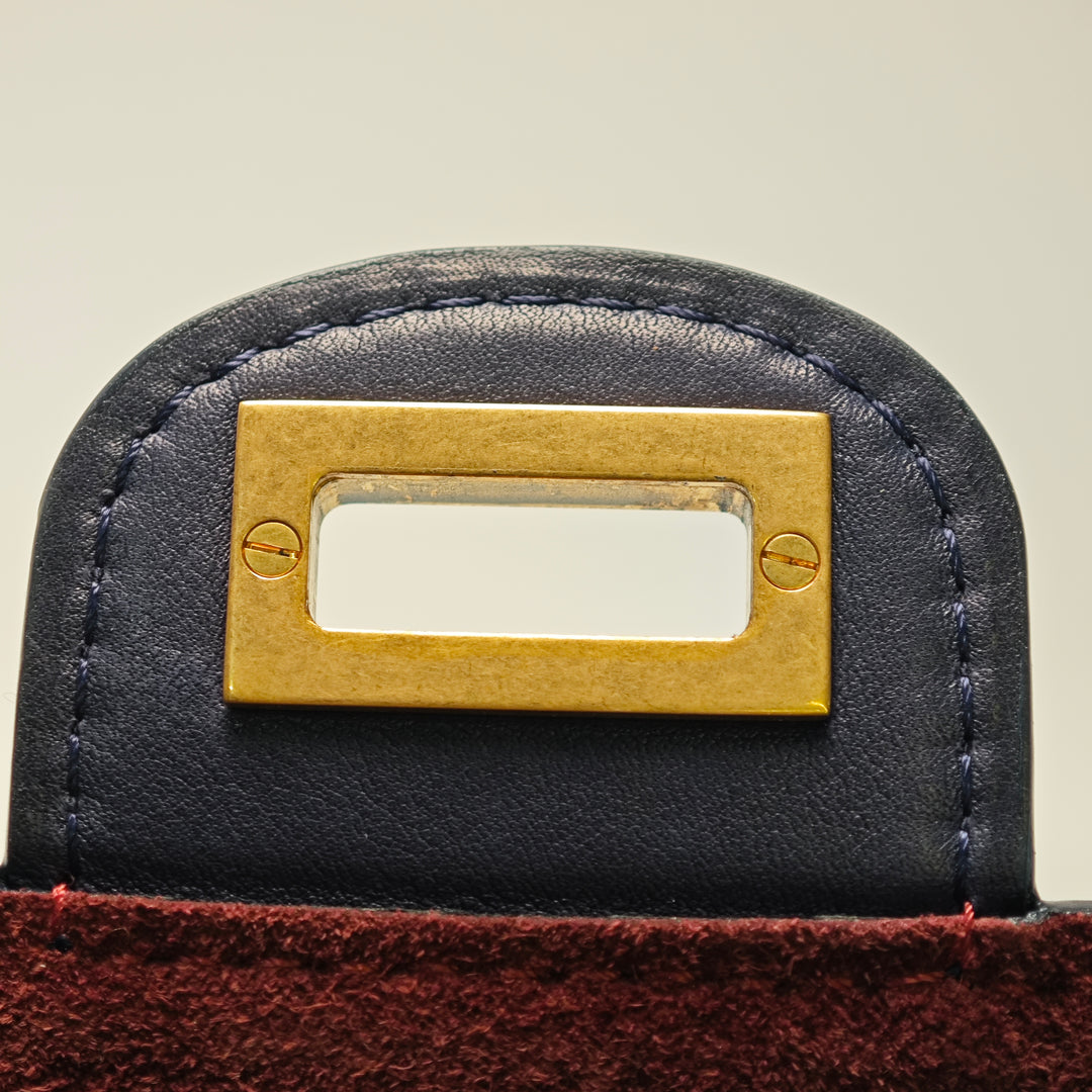 Chanel Cuir de veau Reissue 2.55 Medallion Double rabat 225