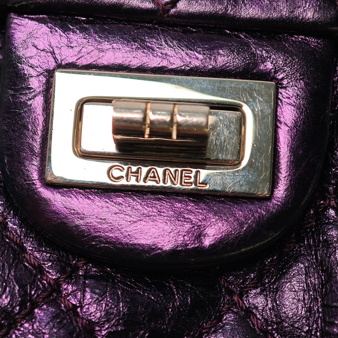 Chanel Matelassé Metallic vieilli Cuir de veau Reissue 2.55 Phone Holder