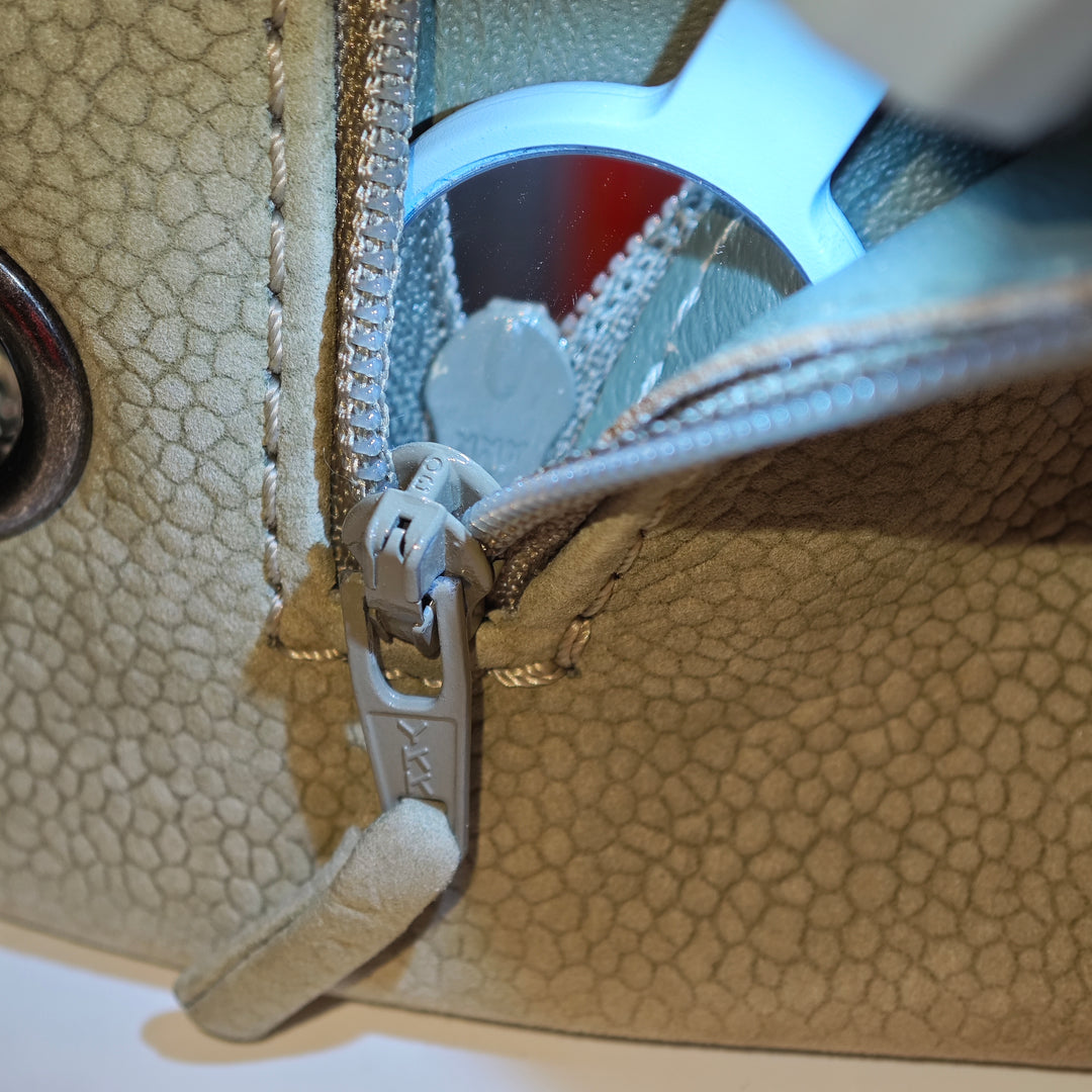 Chanel Matelassé Caviar Reissue 2.55 Double rabat 226