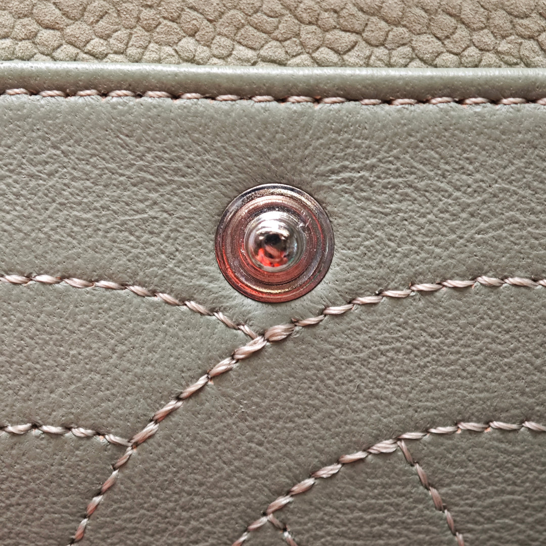 Chanel Matelassé Caviar Reissue 2.55 Double rabat 226