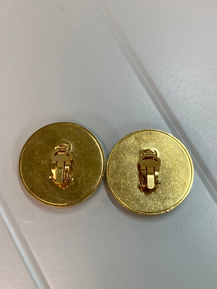 Chanel CC plaqué Resin Rond Button Clip On Boucles d’oreilles