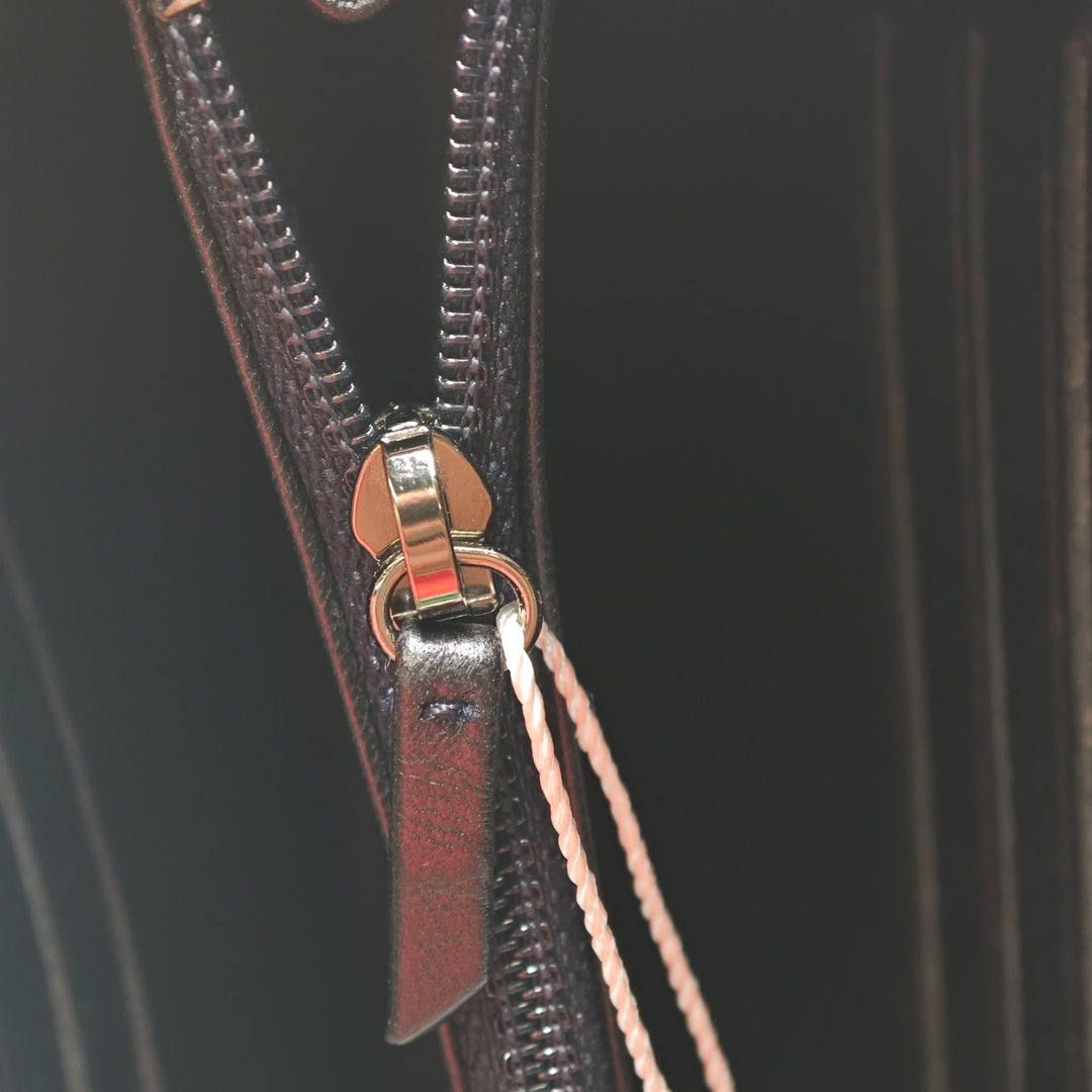 Chanel CC Chevron Cuir d’agneau clouté Wallet on Chain