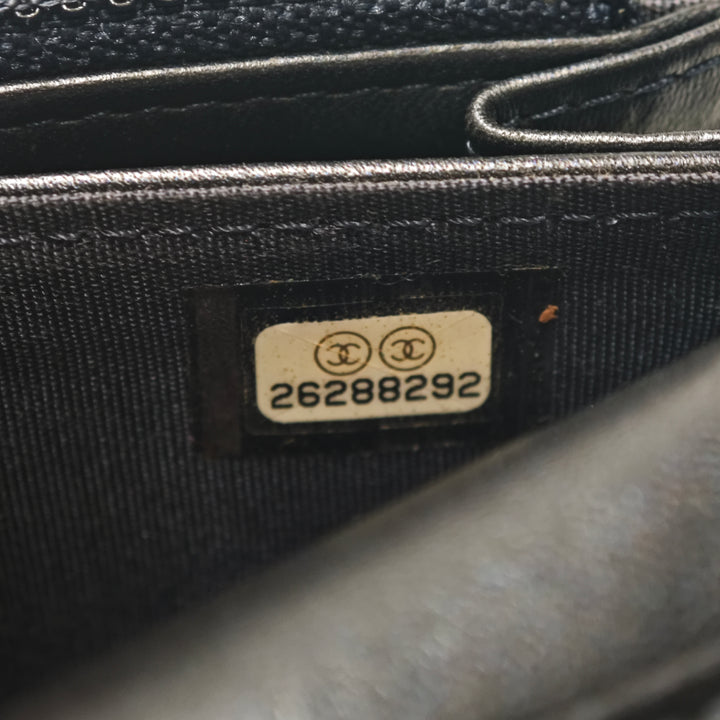Chanel CC Chevron Cuir d’agneau clouté Wallet on Chain