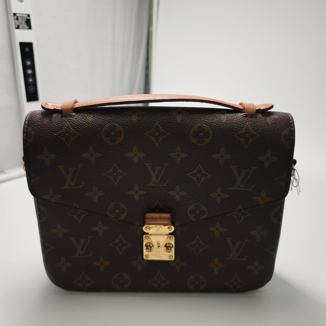 Louis Vuitton Monogram Pochette Metis