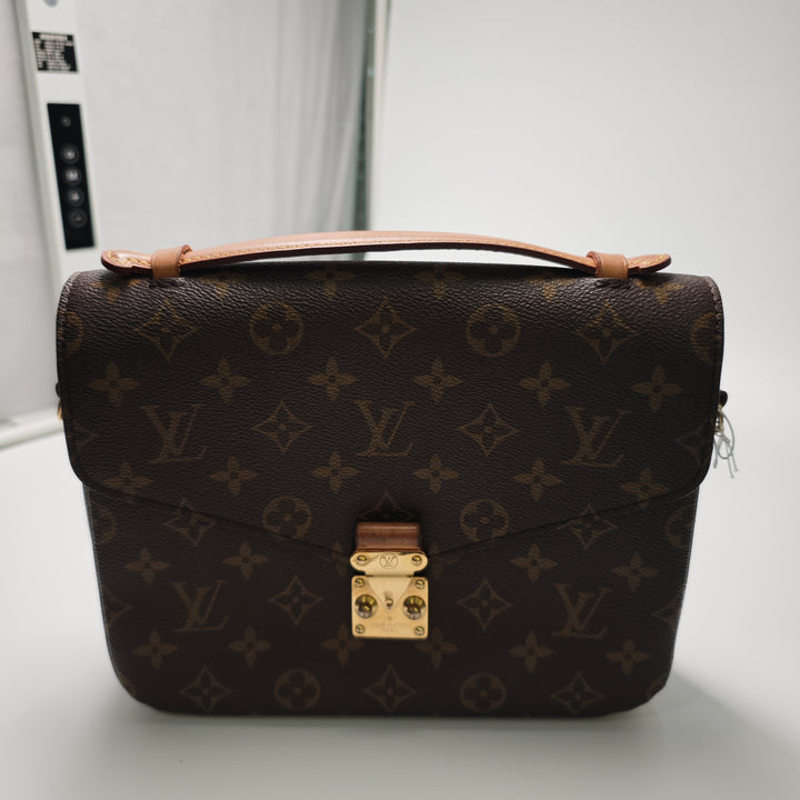 Louis Vuitton Monogram Pochette Metis
