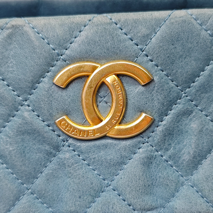 Chanel Matelassé Iridescent Cuir de veau Chic Quilt Bowling Sac
