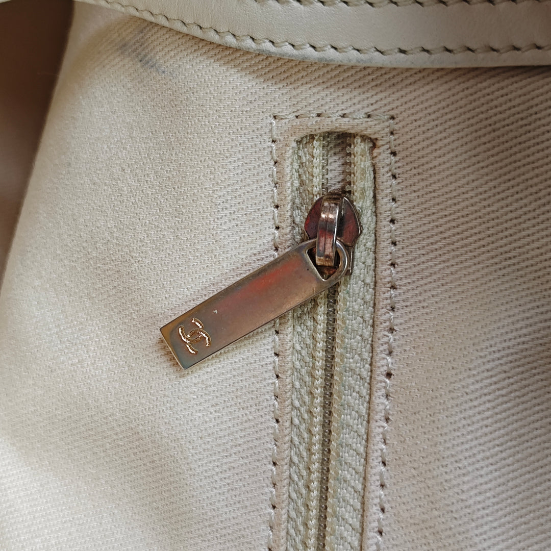 Chanel Matelassé Iridescent Cuir de veau Chic Quilt Bowling Sac
