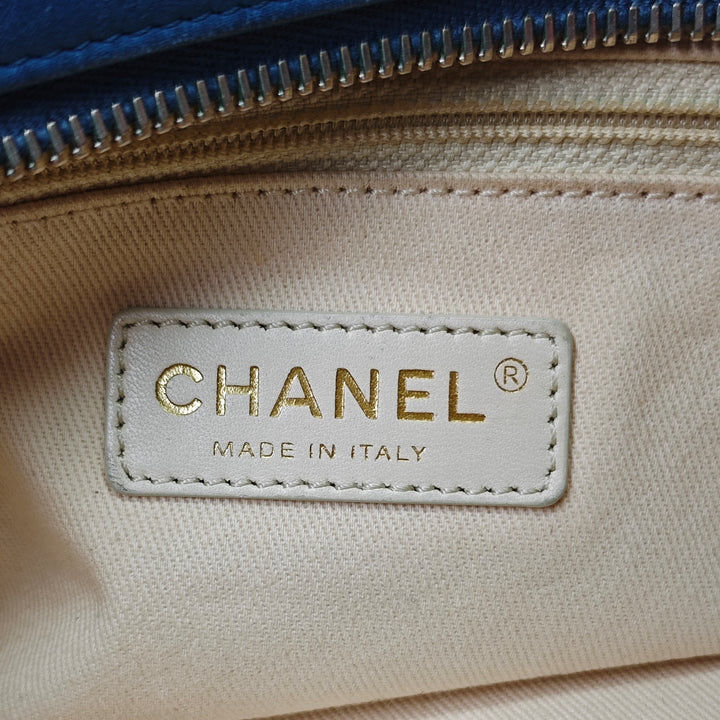 Chanel Matelassé Iridescent Cuir de veau Chic Quilt Bowling Sac