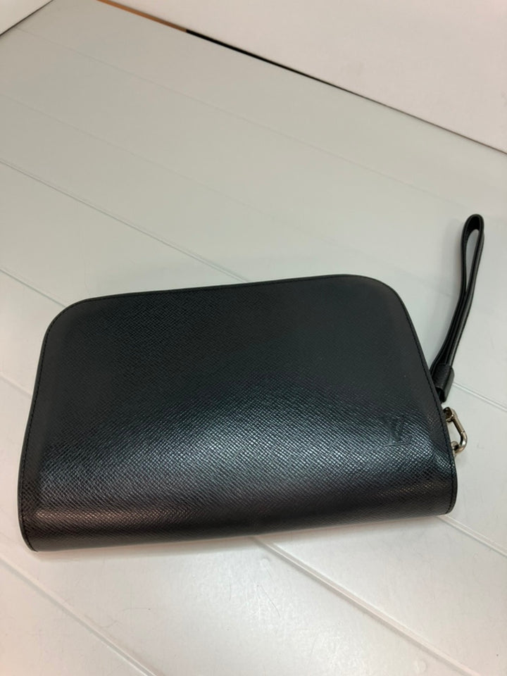 Louis Vuitton Taiga Pochette Baikal