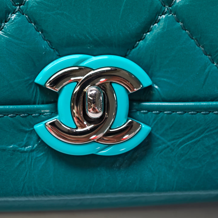 Chanel Small Matelassé Crumpled Cuir de veau Bi Vintage Rabat intégral