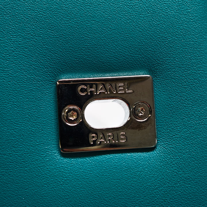 Chanel Small Matelassé Crumpled Cuir de veau Bi Vintage Rabat intégral