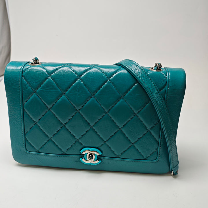 Chanel Small Matelassé Crumpled Cuir de veau Bi Vintage Rabat intégral